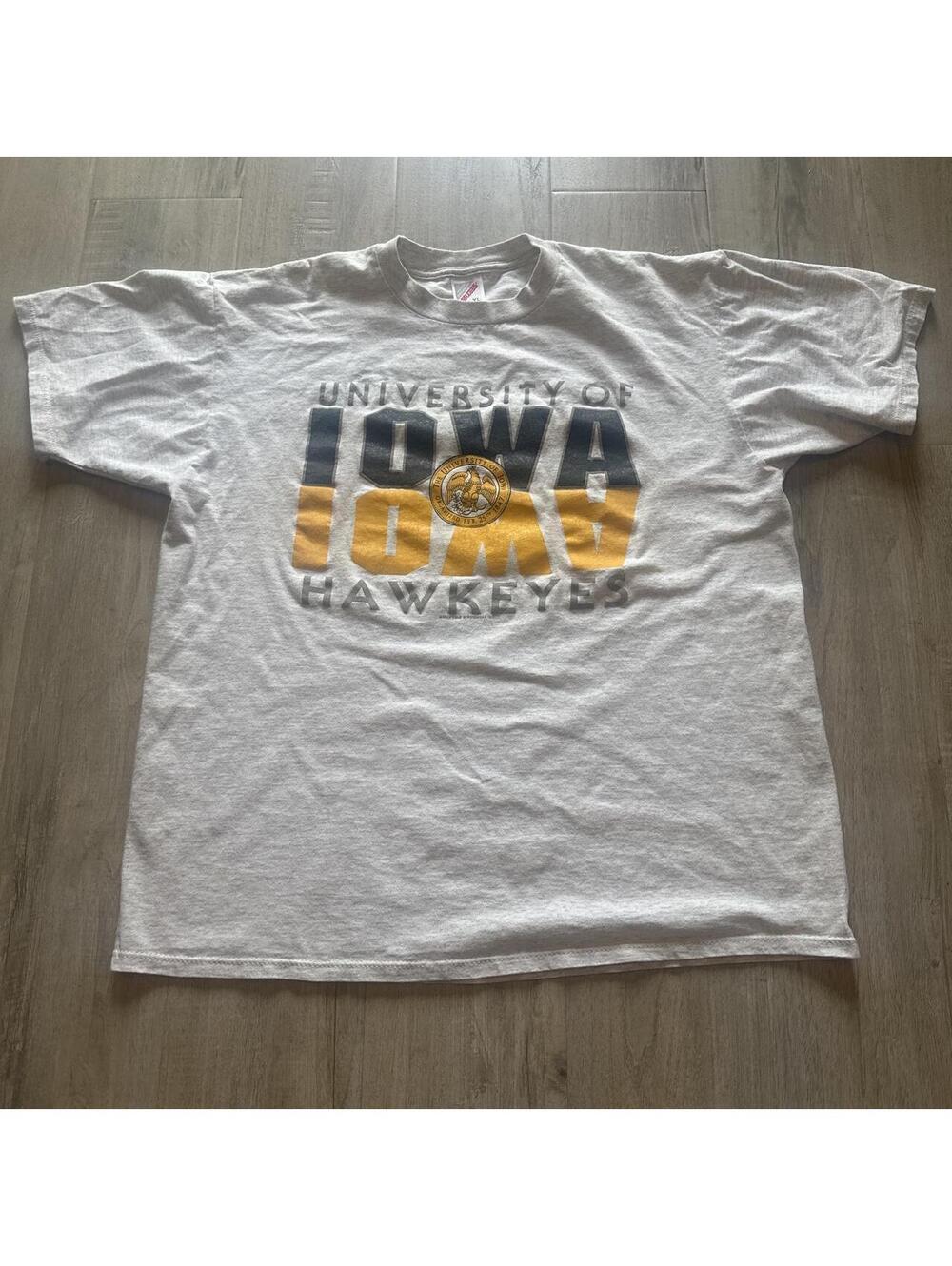 Men's Grey and White Tshirt